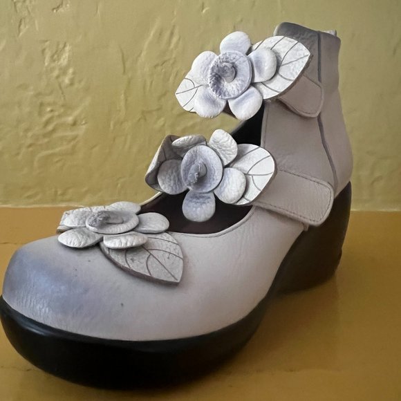Cun Zha | Shoes | Cun Zha White Leather Bootlets | Poshmark